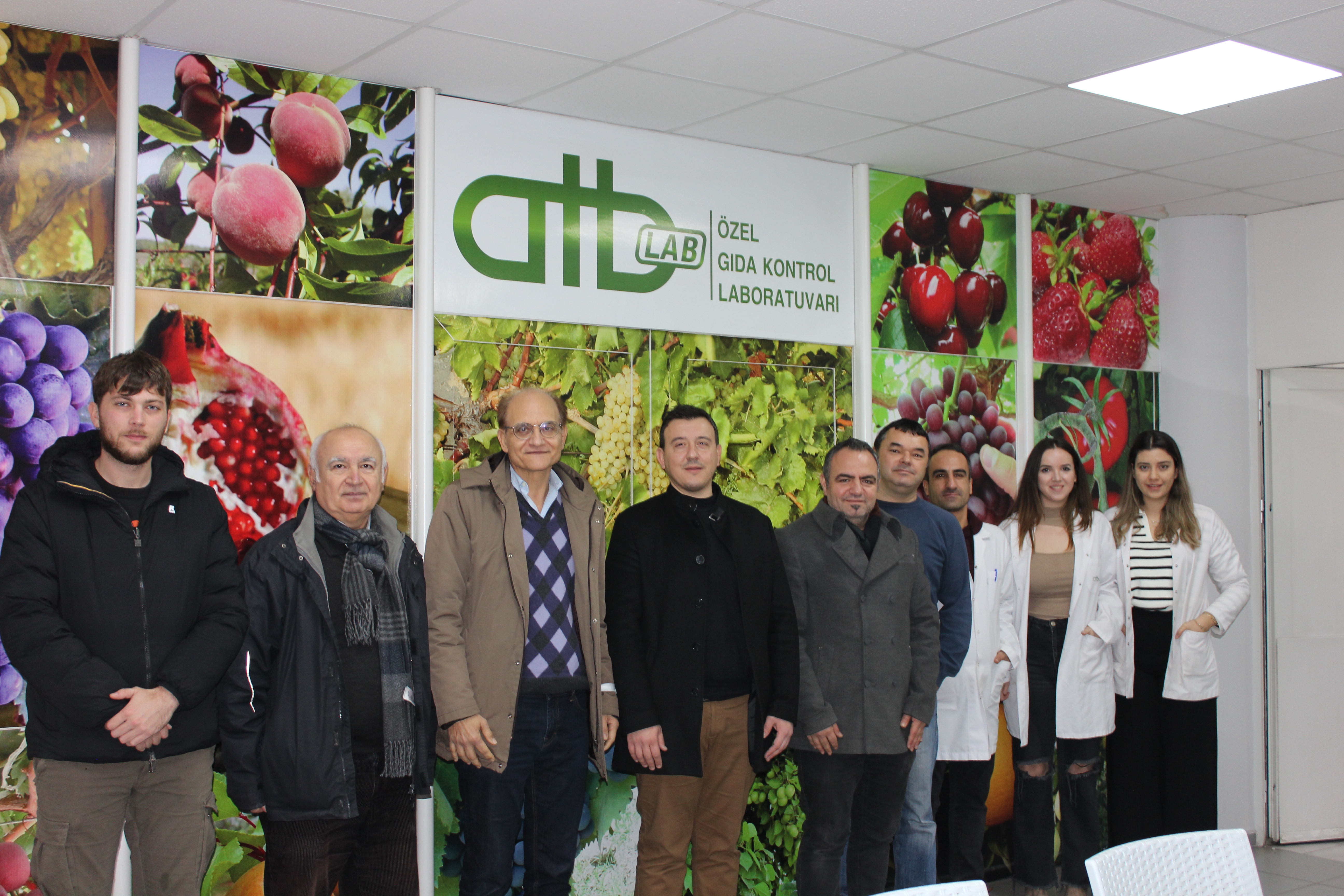  Ege niversitesi  Prof. Dr. Hasan Erta ve Baclk Ana bilim Bakan Ahmet Altndili  Borsamzn Gda Laboratuvarna proje kapsamnda ziyareti