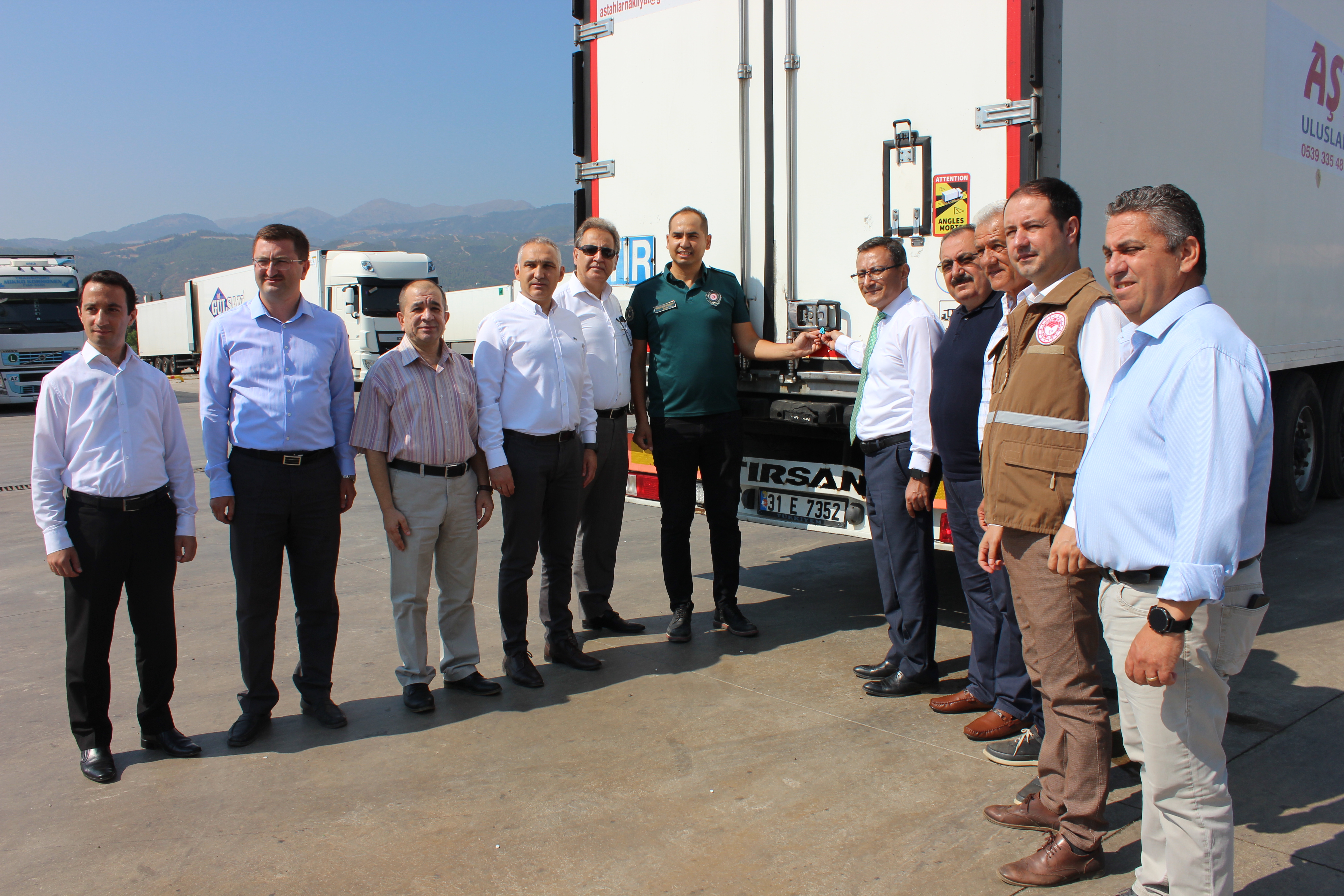 Harvesting and exporting of world-famous seedless Sultaniye grapes from the Alaşehir district of Manisa, which is called the 'Capital of Grapes', has started.